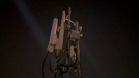 有夜空的通讯塔