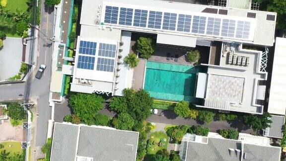 公寓屋顶的太阳能电池板