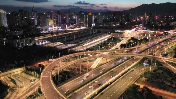 城市高架桥道路的夜景