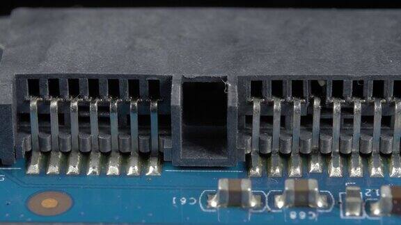 电子芯片特写硬盘连接端口极端的宏