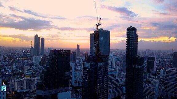 黄昏时建筑工地鸟瞰图