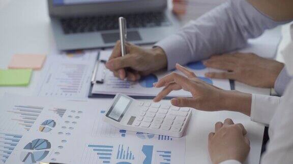 业务团队咨询会议计划与报告策略分析投资节约理念会议讨论新的计划财务图表数据