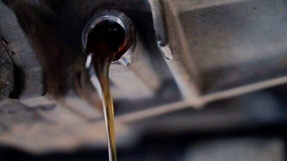 汽车保养更换机油慢动作