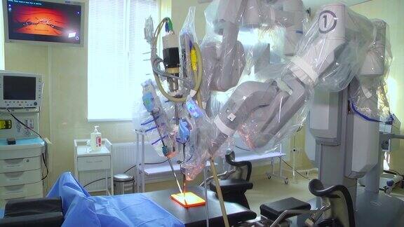 在机器人手术室里外科手术机器人机器人手术一个现代医疗诊所机器人外科医生在那里做手术