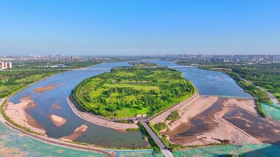 中国河北省石家庄市虎沱河生态区、虎沱河岛和兰秀塔滨水区公园航拍图