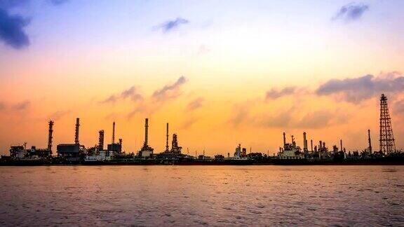 曼谷石油的炼油厂位于湄南河旁湄南河区泰国曼谷