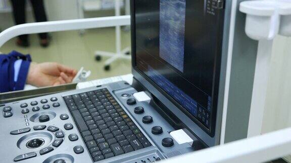 用于手术台上超声诊断的便携式医疗设备