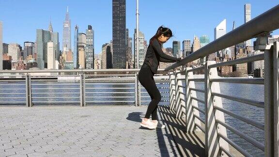 亚洲女孩在纽约户外锻炼
