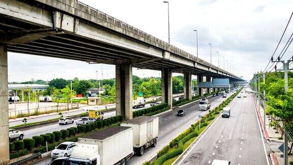 泰国曼谷收费公路下高速公路交通的时间流逝