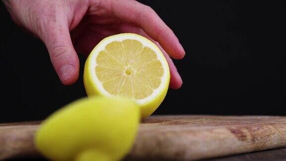 放入成熟的黄柠檬片