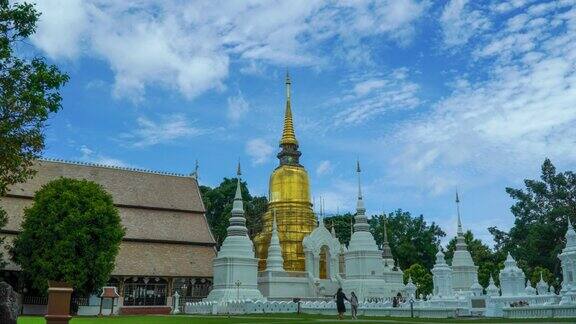 泰国清迈的素德佛寺上空的云的延时拍摄