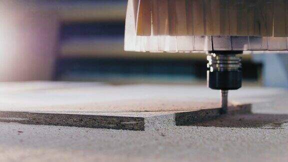 铣床切割木制工件