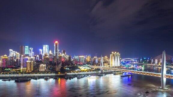 从河边看重庆的夜景和间隔拍摄