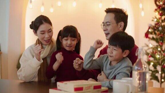 亚洲家庭圣诞节活动