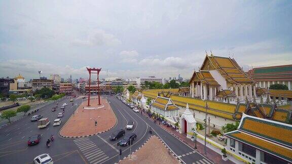 巨大的秋千或SaoChingCha纪念碑与WatSuthat寺在日落在老城曼谷市泰国具有里程碑意义的旅游景点泰国建筑与旅行