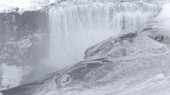 电影倾斜:冰岛德蒂福斯瀑布冬天的雪