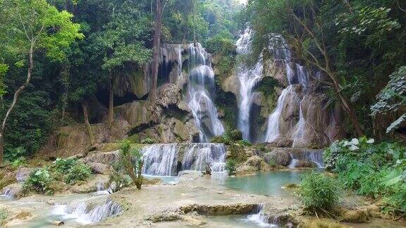 老挝琅勃拉邦的大光寺瀑布
