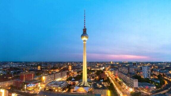 柏林城市白天到晚上在亚历山大广场与柏林电视塔(柏林Fernsehturm)柏林德国4K时间流逝