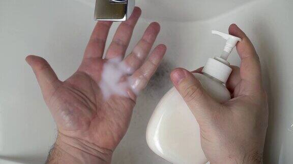 用酒精洗手液洗手可清除细菌和病毒阻止全球大流行的冠状病毒新冠肺炎手部卫生防护用洗手液凝胶