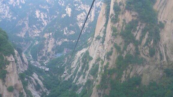 道教神山华山和缆车是中国最受欢迎的旅游胜地