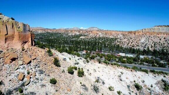 图片:新墨西哥州圣达菲附近的峡谷沙漠西南景观
