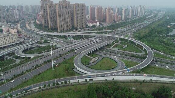 俯瞰中国长沙的现代化城市立交桥