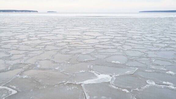 爱沙尼亚海上浮冰的风景