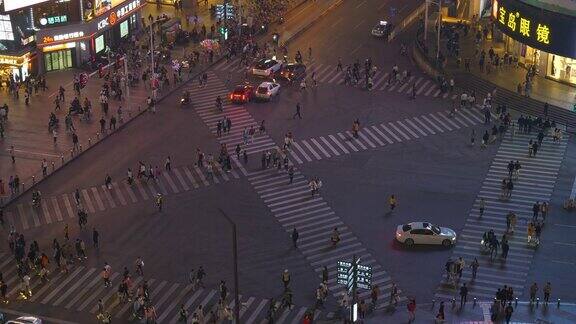 夜间长沙市区著名的拥挤十字路口屋顶全景4k中国