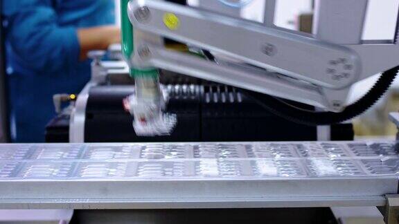 自动化生产线制药行业机械臂工作