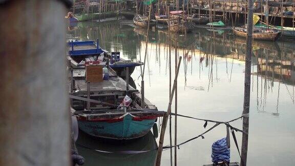 港口里的小渔船