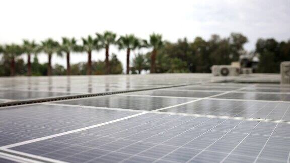 屋顶太阳能电池板和清洁绿色能源替代概念