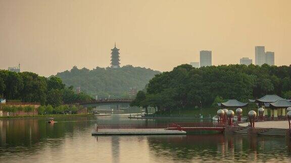广东省佛山市日落时间著名的湖滨公园宝塔成本线反射全景时间间隔4k中国