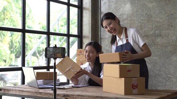 亚洲女性在线业务或中小企业年轻的老板快乐的女人开始为商业在线满意的订单
