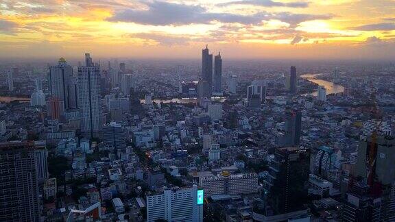4k鸟瞰图曼谷城市景观在黄昏