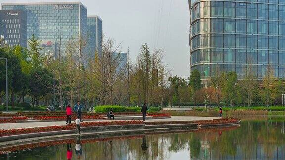 阴天成都城市中心公园湖的时间推移全景4k中国