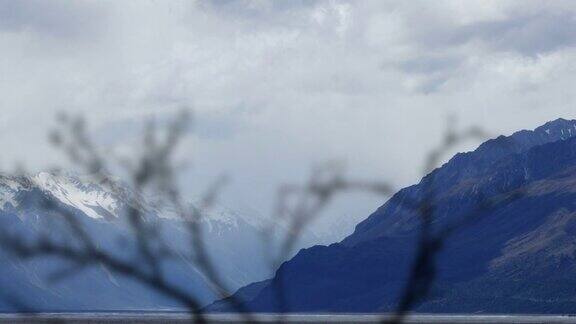 时光流逝新西兰奥拉基国家公园的雪山