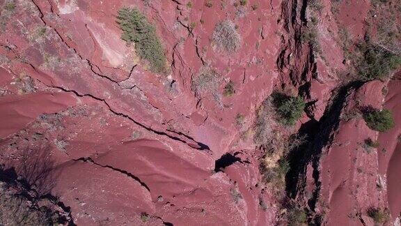 无人机俯瞰法国的西斯峡谷