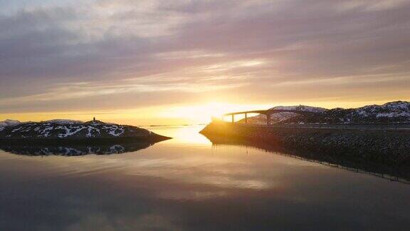 挪威北部特罗姆斯郡的索玛若伊岛风景路线
