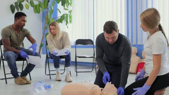急救复苏CPR培训医学保健和医学概念