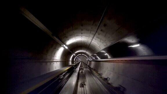 隧道中的4K火车与动态模糊在机场