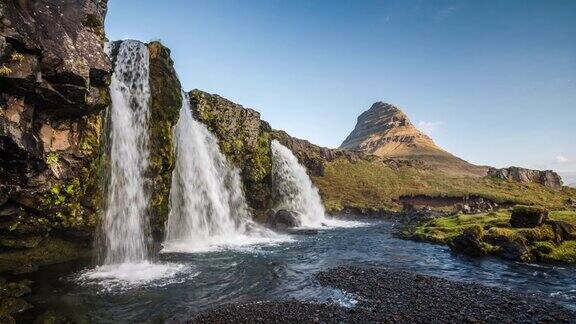 冰岛的Kirkjufell山和Kirkjufellsfoss瀑布
