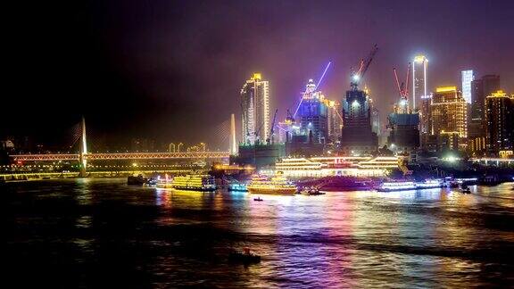 重庆中国城市在长江上的夜晚