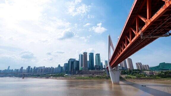 从河边看重庆的城市景观和间隔拍摄