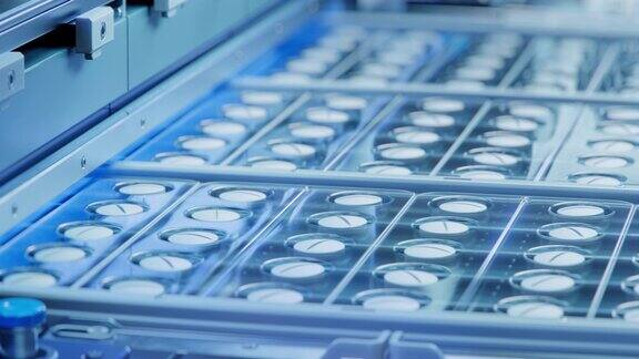 现代制药厂白色药丸生产包装过程特写镜头药品生产