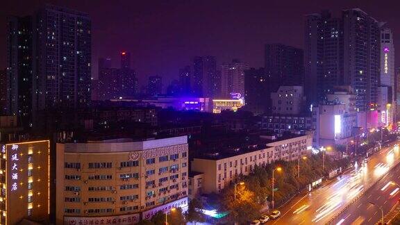 长沙城市景观夜景时间照明繁忙的交通街道屋顶时间推移全景4k中国