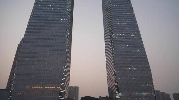 暮色映照长沙市著名商厦正门广场慢镜头全景4k中国