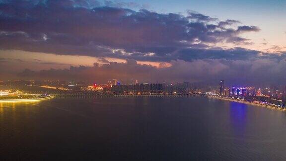 日落时间照明飞行在澳门城市湾空中全景4k时间间隔中国