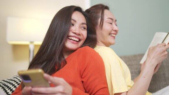 4K亚洲女性朋友放松和享受周末活动在家里