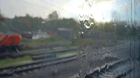 乘火车旅行从窗口看风景