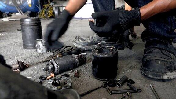 4K:技工在汽车修理厂修理汽车